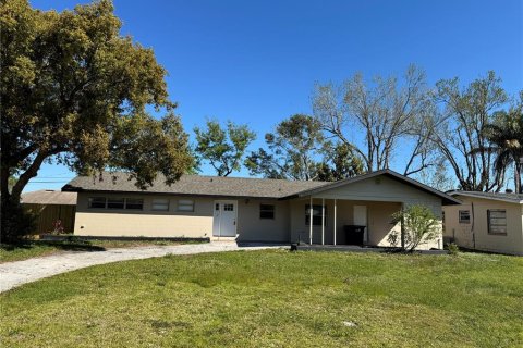 House in Orlando, Florida 3 bedrooms, 165.55 sq.m. № 2232097