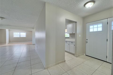 House in Orlando, Florida 3 bedrooms, 165.55 sq.m. № 2232097 - photo 6