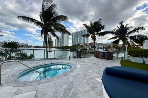 Снять в аренду кондоминиум в Авентура, Флорида 4 спальни, 305.65м2, № 2005892 - фото 23