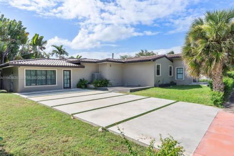 Villa ou maison à louer à Miami Beach, Floride: 3 chambres, 249.35 m2 № 2031621 - photo 1