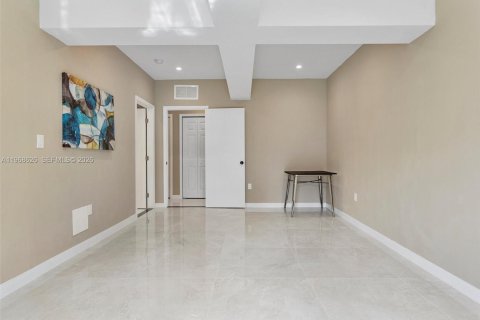 Villa ou maison à louer à Miami Beach, Floride: 3 chambres, 249.35 m2 № 2031621 - photo 10