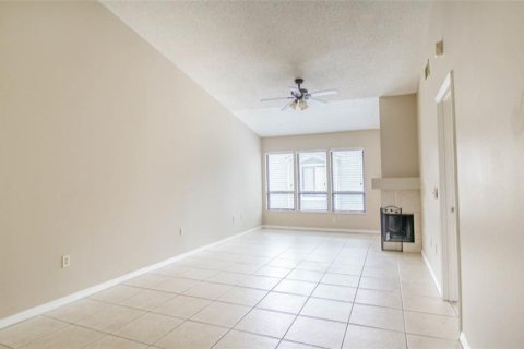 Condominio en alquiler en Orlando, Florida, 2 dormitorios, 81.2 m2 № 1910294 - foto 3