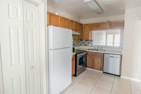 Condominio en alquiler en Orlando, Florida, 2 dormitorios, 81.2 m2 № 1910294 - foto 5