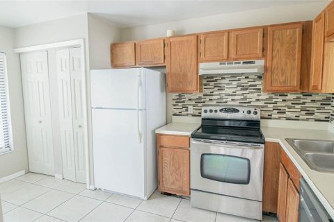 Condominio en alquiler en Orlando, Florida, 2 dormitorios, 81.2 m2 № 1910294 - foto 4