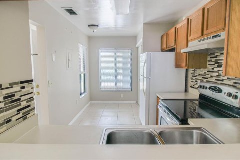 Condominio en alquiler en Orlando, Florida, 2 dormitorios, 81.2 m2 № 1910294 - foto 6