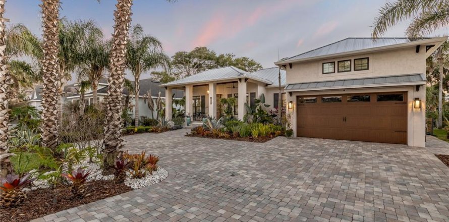 House in New Smyrna Beach, Florida 5 bedrooms, 279.82 sq.m. № 2121243