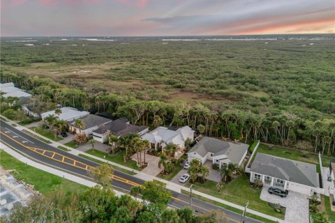 House in New Smyrna Beach, Florida 5 bedrooms, 279.82 sq.m. № 2121243 - photo 22