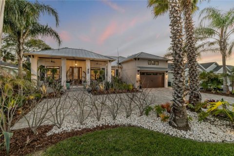 House in New Smyrna Beach, Florida 5 bedrooms, 279.82 sq.m. № 2121243 - photo 6