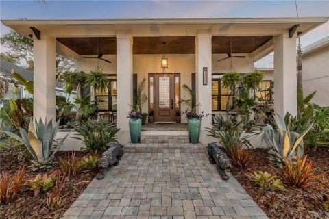House in New Smyrna Beach, Florida 5 bedrooms, 279.82 sq.m. № 2121243 - photo 5