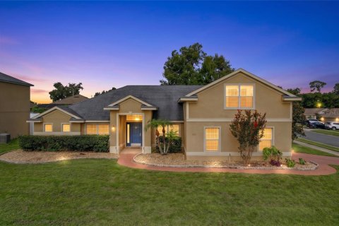 House in Leesburg, Florida 4 bedrooms, 224.82 sq.m. № 2296219