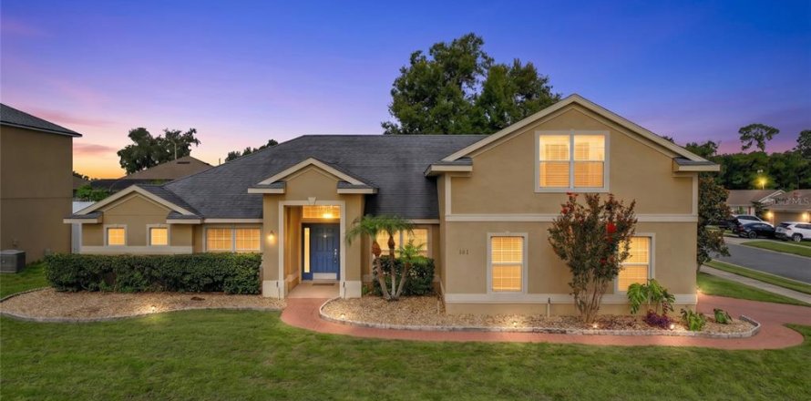 Villa ou maison à Leesburg, Floride 4 chambres, 224.82 m2 № 2296219