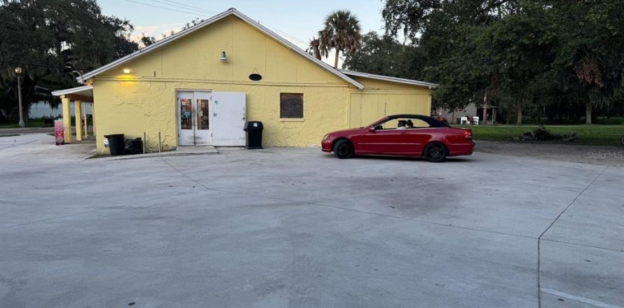 Immobilier commercial à Sanford, Floride 122.63 m2 № 1902968