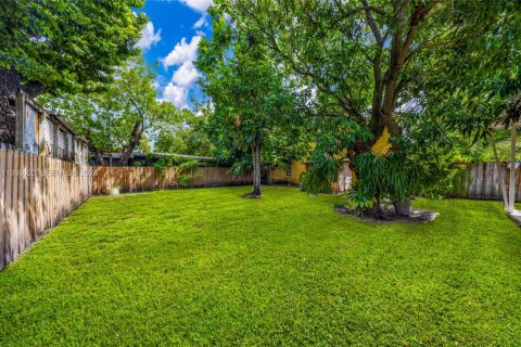 House in Miami, Florida 3 bedrooms, 116.69 sq.m. № 2046453 - photo 12