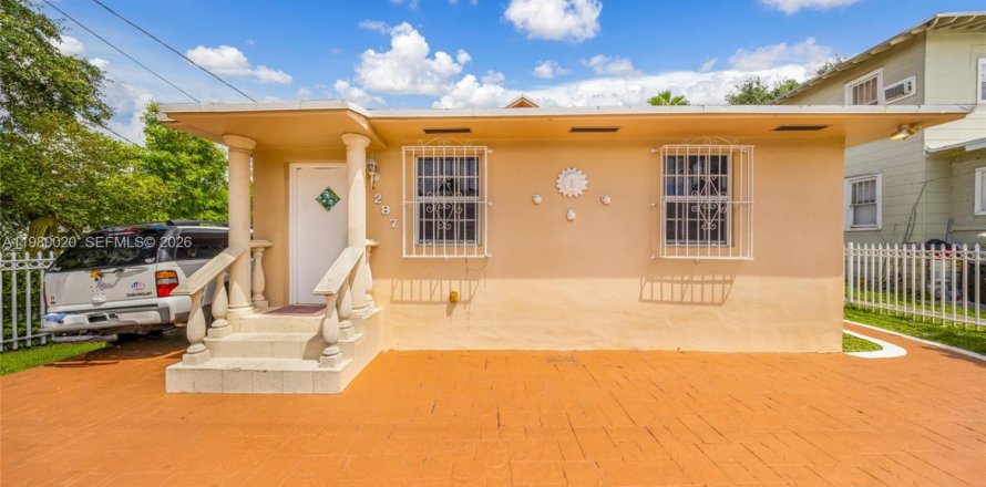 House in Miami, Florida 3 bedrooms, 116.69 sq.m. № 2046453
