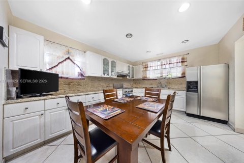 House in Miami, Florida 3 bedrooms, 116.69 sq.m. № 2046453 - photo 11