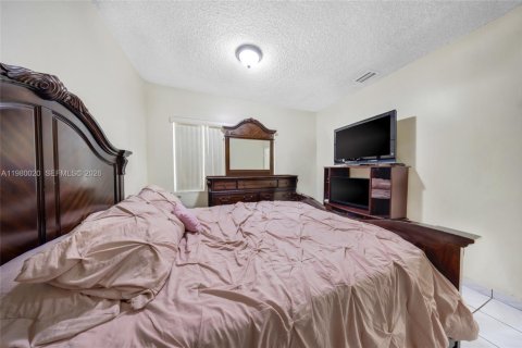 House in Miami, Florida 3 bedrooms, 116.69 sq.m. № 2046453 - photo 17