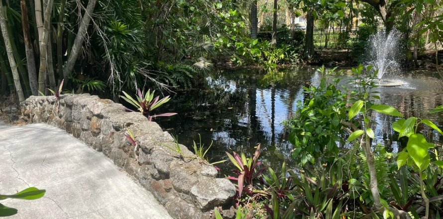 Condo in Hypoluxo, Florida, 2 bedrooms № 1081417