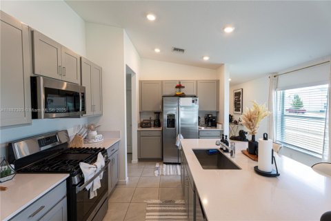 Villa ou maison à louer à Port St. Lucie, Floride: 3 chambres, 134.8 m2 № 1930453 - photo 9