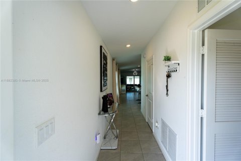 Villa ou maison à louer à Port St. Lucie, Floride: 3 chambres, 134.8 m2 № 1930453 - photo 5