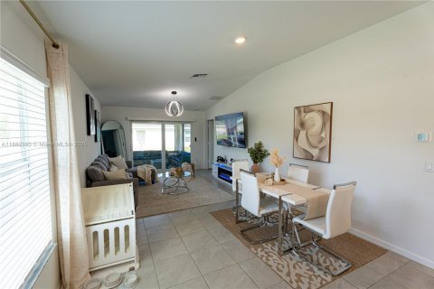 Villa ou maison à louer à Port St. Lucie, Floride: 3 chambres, 134.8 m2 № 1930453 - photo 11