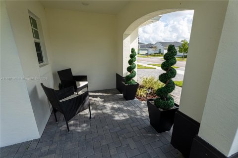 Villa ou maison à louer à Port St. Lucie, Floride: 3 chambres, 134.8 m2 № 1930453 - photo 3