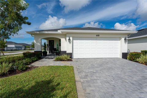 Villa ou maison à louer à Port St. Lucie, Floride: 3 chambres, 134.8 m2 № 1930453 - photo 1