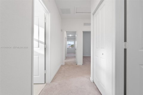 House in Miami, Florida 3 bedrooms, 170.94 sq.m. № 2004397 - photo 23