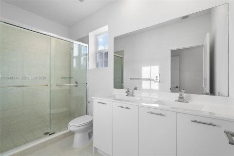 House in Miami, Florida 3 bedrooms, 170.94 sq.m. № 2004397 - photo 28