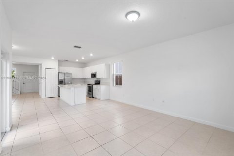 House in Miami, Florida 3 bedrooms, 170.94 sq.m. № 2004397 - photo 20