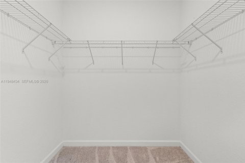 House in Miami, Florida 3 bedrooms, 170.94 sq.m. № 2004397 - photo 29