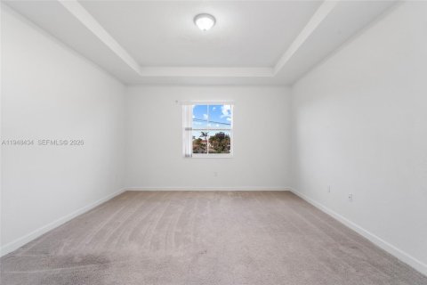 House in Miami, Florida 3 bedrooms, 170.94 sq.m. № 2004397 - photo 30