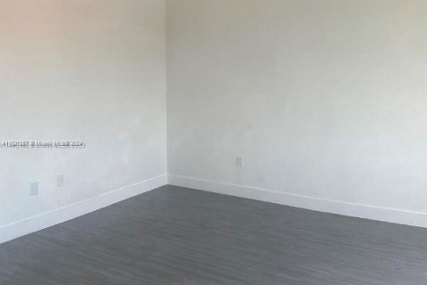 Villa ou maison à louer à Miami, Floride: 983.28 m2 № 1748690 - photo 2
