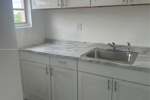 Villa ou maison à louer à Miami, Floride: 983.28 m2 № 1748690 - photo 3