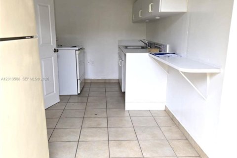 Propiedad comercial en alquiler en West Park, Florida, 1 dormitorio № 2075857 - foto 3