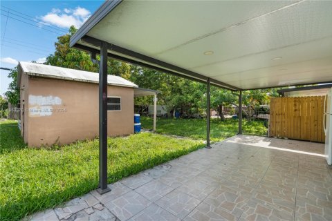 Casa en venta en Hialeah, Florida, 4 dormitorios, 148.64 m2 № 1877734 - foto 21