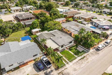 Casa en venta en Hialeah, Florida, 4 dormitorios, 148.64 m2 № 1877734 - foto 26