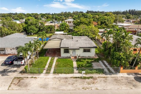 Casa en venta en Hialeah, Florida, 4 dormitorios, 148.64 m2 № 1877734 - foto 24