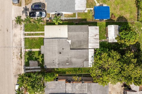 Casa en venta en Hialeah, Florida, 4 dormitorios, 148.64 m2 № 1877734 - foto 25