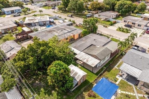 Casa en venta en Hialeah, Florida, 4 dormitorios, 148.64 m2 № 1877734 - foto 29