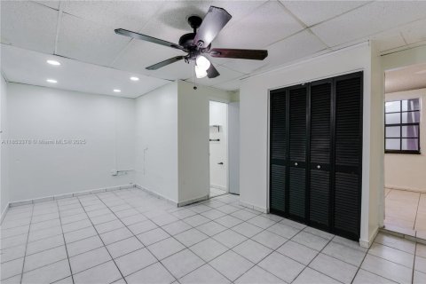 Casa en venta en Hialeah, Florida, 4 dormitorios, 148.64 m2 № 1877734 - foto 17