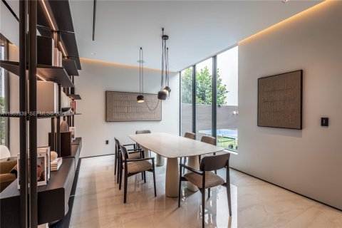 Купить виллу или дом в Дорал, Флорида 5 спален, 377.83м2, № 2025794 - фото 17