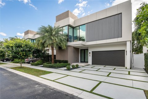 Купить виллу или дом в Дорал, Флорида 5 спален, 377.83м2, № 2025794 - фото 5