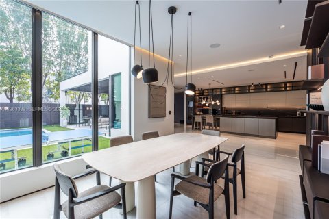 Купить виллу или дом в Дорал, Флорида 5 спален, 377.83м2, № 2025794 - фото 18