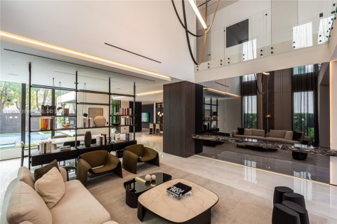 Дом в Дорал, Флорида 5 спален, 377.83м2 № 2025794