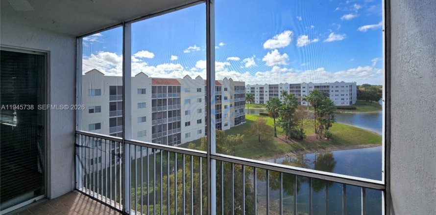 Condominio en Doral, Florida, 3 dormitorios  № 2002947