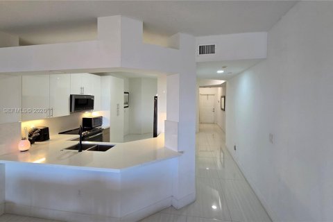 Купить кондоминиум в Дорал, Флорида 3 спальни, 157.93м2, № 2002947 - фото 2