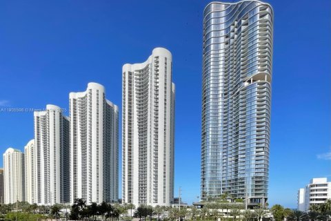 Condominio en venta en Sunny Isles Beach, Florida, 1 dormitorio, 92.07 m2 № 1956232 - foto 2