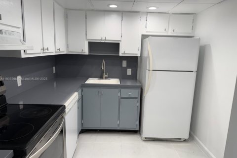 Condominio en venta en Sunny Isles Beach, Florida, 1 dormitorio, 92.07 m2 № 1956232 - foto 9