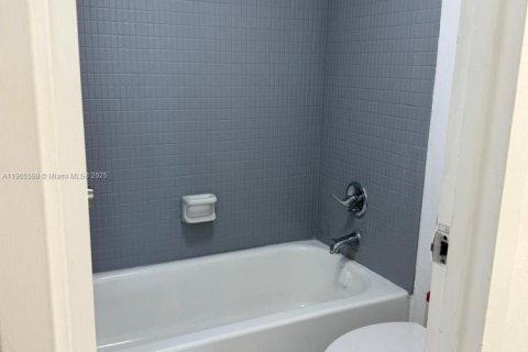 Condominio en venta en Sunny Isles Beach, Florida, 1 dormitorio, 92.07 m2 № 1956232 - foto 13