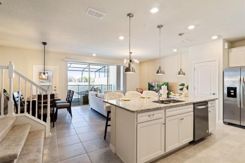 Townhouse in Davenport, Florida 5 bedrooms, 211.91 sq.m. № 1275738 - photo 11